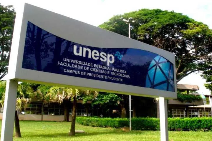 Basta fazer um cadastro simples no site e começar a aprender. 