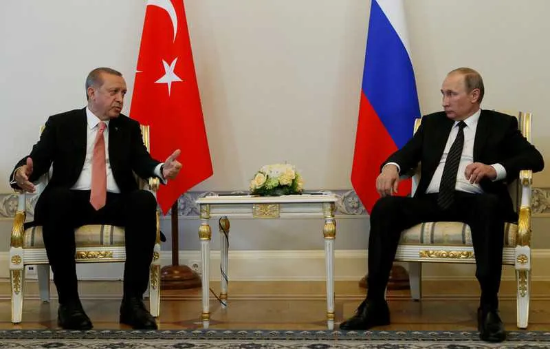 Imagem ilustrativa da imagem Putin: assassinato de embaixador mina relações russo-turcas e paz na Síria