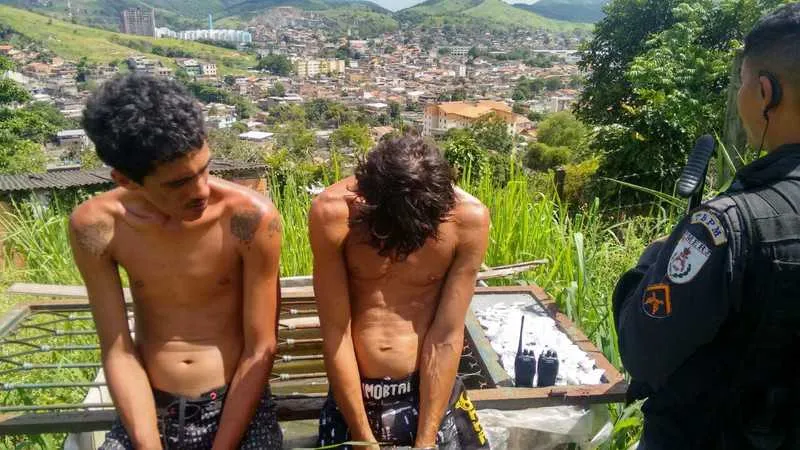Atilano e Rodrigo foram autuados por tráfico de drogas na 73ªDP