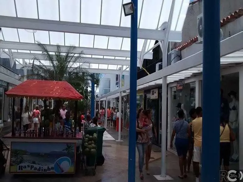 Um shopping a céu aberto, Rua dos Biquínis recebe 30 mil pessoas por dia durante dias de verão