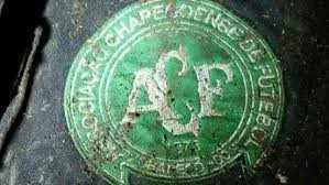 No acidente, que aconteceu em 29 de novembro na Colômbia, morreram 71 das 77 pessoas que estavam a bordo, entre elas o piloto, jogadores e dirigentes da Chapecoense, assim como jornalistas.