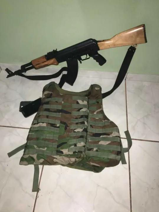 O fuzil apreendido pela polícia é usado pelas principais forças militares de vários países