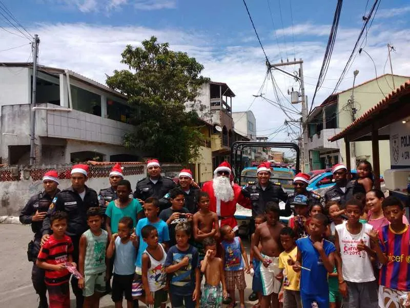 Os militares foram a diferentes pontos junto com o ‘Policial Noel’

