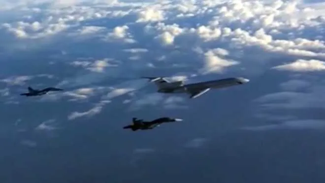 Os aviões de transporte russos Tu-154 têm sido usados regularmente na Síria, escoltados por bombardeiros