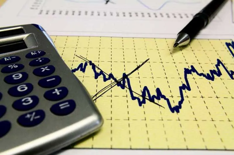 Imagem ilustrativa da imagem Baixo crescimento marcará economia em 2017, preveem especialistas