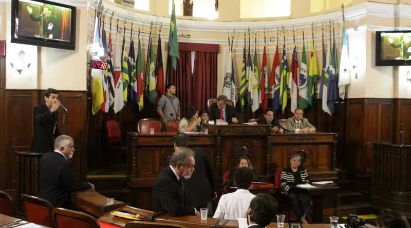  Vereadores fazem duas sessões para votar orçamentos de 2017