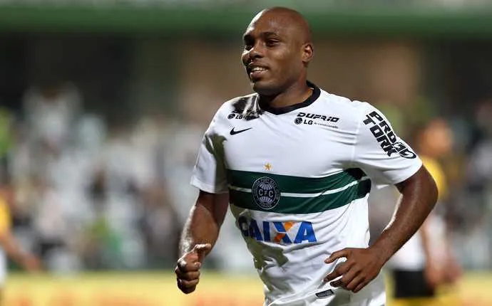 O defensor Lucas Claro, do “Coxa”, foi um pedido feito pelo técnico Cristóvão Borges