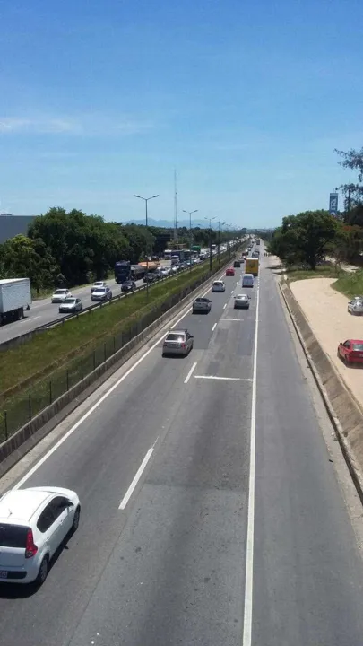 Além da suspensão das viagens, o interdição de trechos para obras aumentou os engarrafamentos