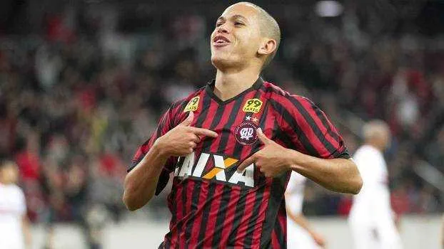  O objetivo do Atlético-PR é emprestar Marcos Guilherme