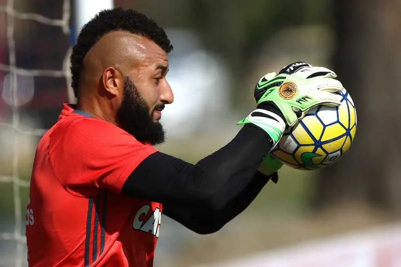 Após barrar Paulo Victor na meta rubro-negra, Alex Muralha foi um dos destaques da temporada