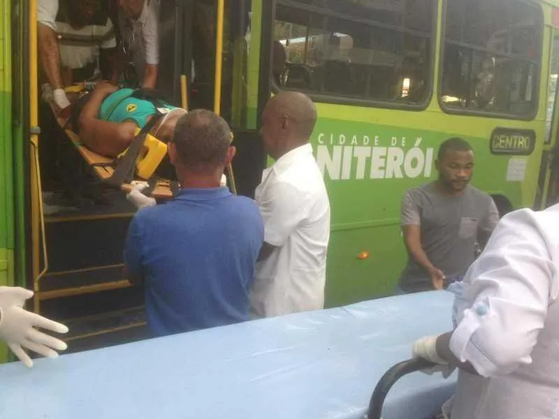 Mariza foi socorrida e levada para o Hospital Azevedo Lima
