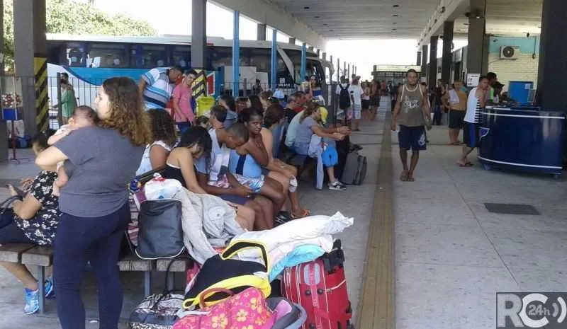 A banda Rabuja é a primeira a subir ao palco para animar a festa na Praia do Forte neste sábado