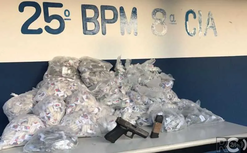 PM apreendei grande quantidade de cocaína, maconha e lança-perfume com quatro homens