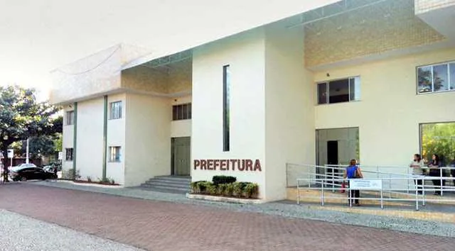 Muitos órgãos da prefeitura não funcionaram, ontem, por falta de água e de infraestrutura