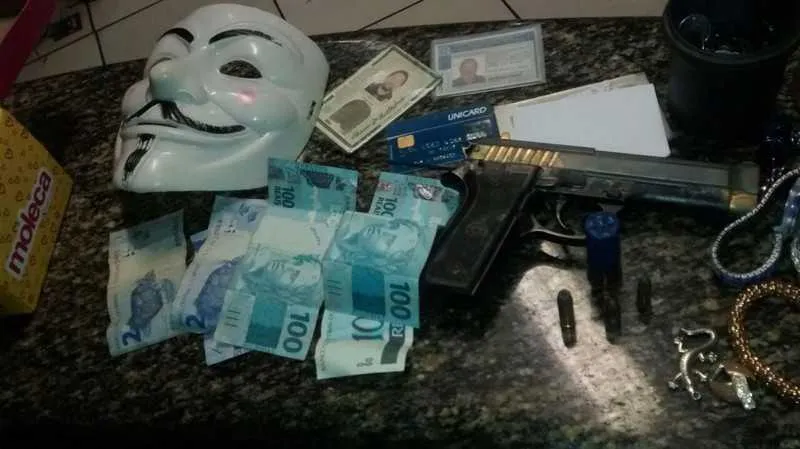 Imagem ilustrativa da imagem Polícia Militar prende cinco  por roubo e tráfico de drogas
