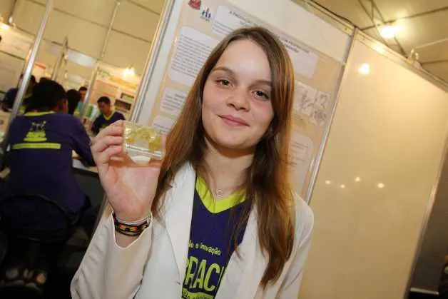 Hoje com 19 anos, Camila está estudando Engenharia de Energia na Universidade Federal do ABC, em São Paulo. 