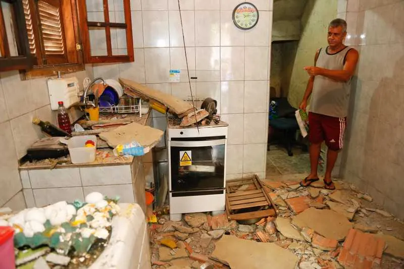 Imagem ilustrativa da imagem Pedreiras destroem casas