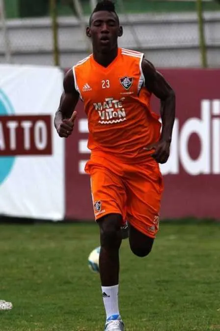 O lateral Léo foi eleito o melhor jogador da Série B na posição