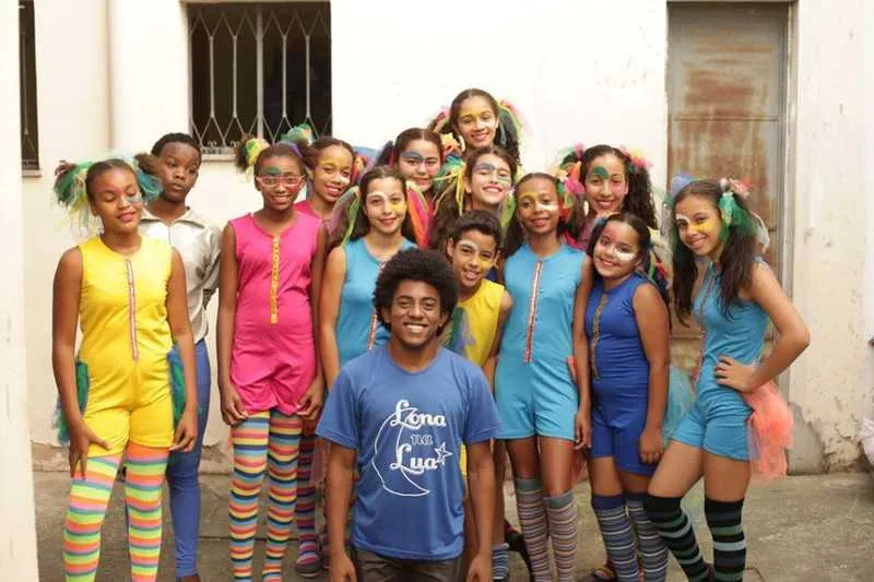 Wilker e sua turma após apresentação