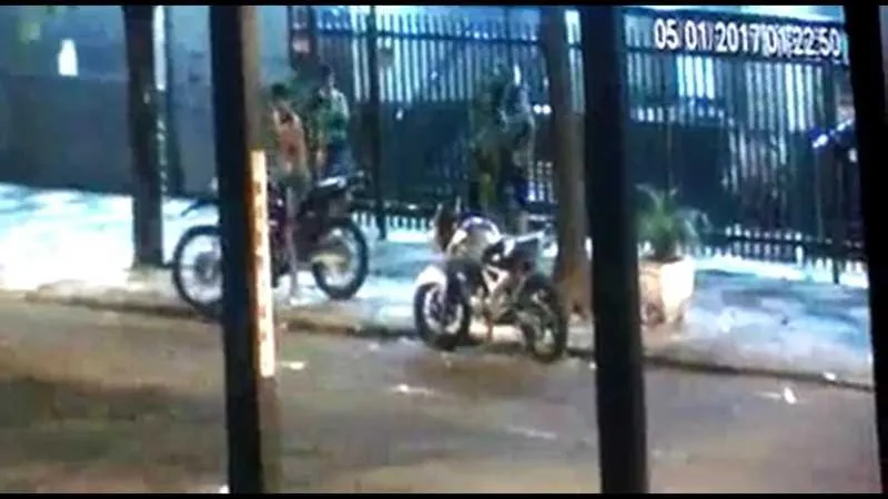 Cinco homens em motos abordaram as vítimas em Icaraí