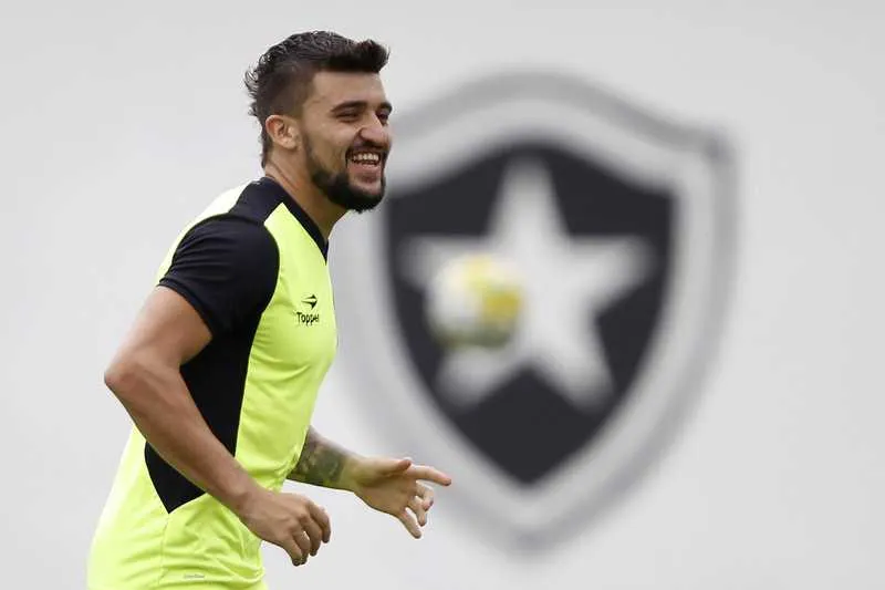 Victor Luís assinou nesta sexta-feira sua renovação com o Glorioso para temporada de 2017