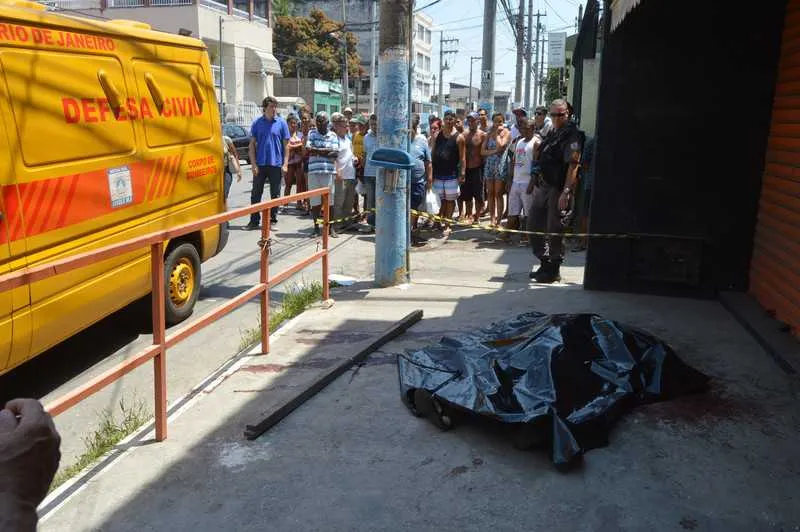 O idoso morreu ao impedir que os cães atacassem uma criança na Rua Dezoito do Forte, no Mutuá