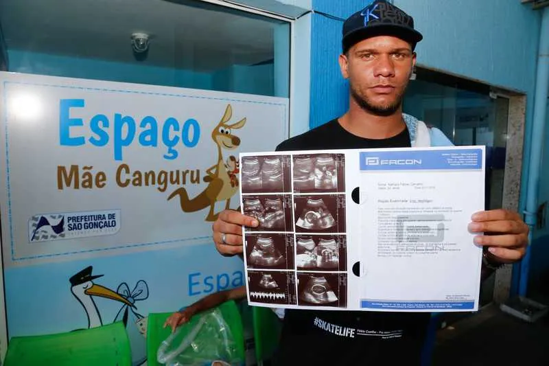 Pai pela primeira vez, o companheiro de Natalia, o separador de mercadorias Marcos Adriano da Rocha, 22, também pede justiça.