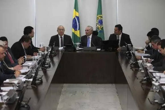 Brasília - O presidente Michel Temer coordena reunião do Núcleo de Infraestrutura,no Palácio do Planalto. Um dos objetivos do encontro é discutir a retomada de grandes obras do Programa de Aceleração do Crescimento.