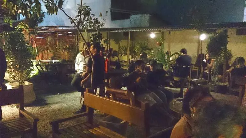 Casa de show reúne ambientes variados para receber os clientes com conforto e boa colunária