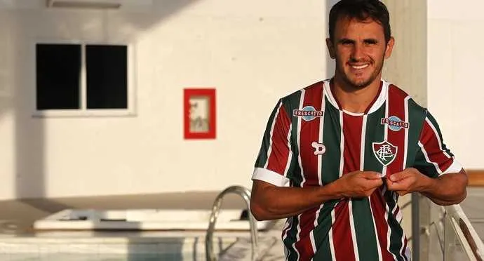  O lateral defendeu o Glorioso entre 2011 e 2014 e, inclusive, foi convocado para seleção brasileira