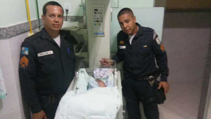 Os policiais que encontraram o bebê o encaminharam para o Hospital de Maternidade Missão