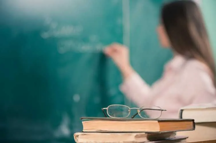 Imagem ilustrativa da imagem Piso salarial dos professores terá reajuste de cerca de 7,5%, calculam entidades
