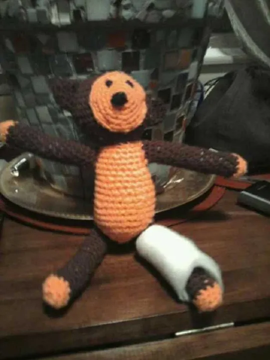 Tanto o garoto quanto seu brinquedo já receberam alta e seguem se recuperando em casa.