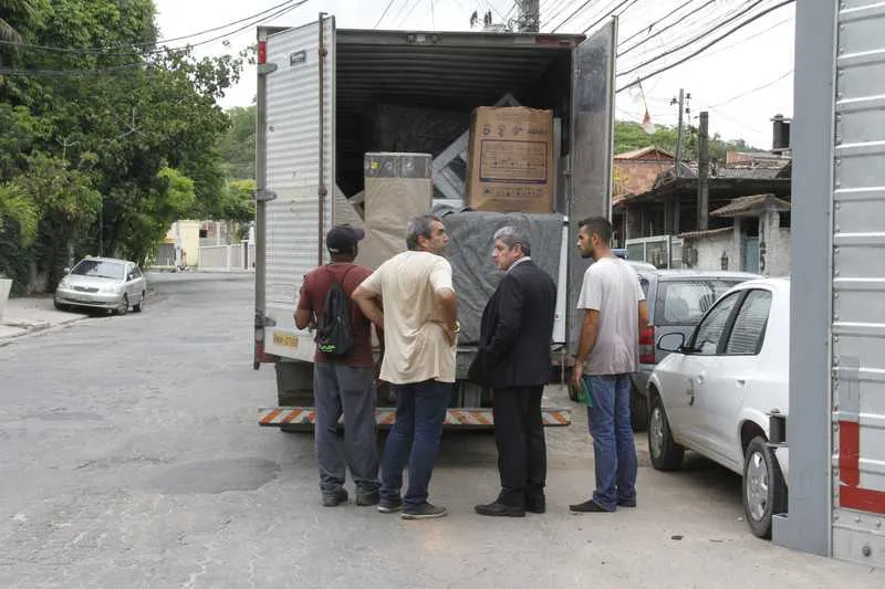 Policiais aprenderam três caminhões lotados com marcadorias