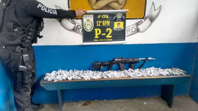 Material foi encontrado na mata após intenso confronto