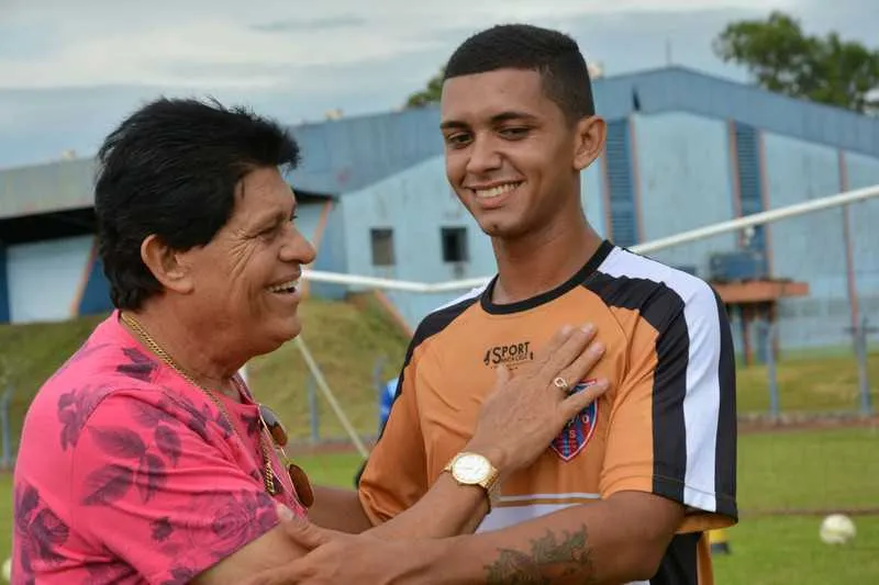  O presidente do ‘Urso’, Valdomiro Sobrinho, deu boas vindas ao zagueiro Júnior Carioca