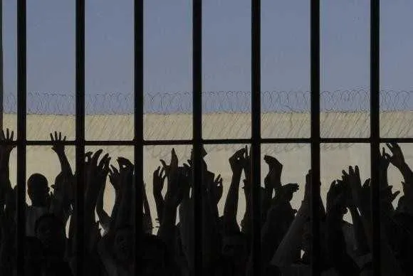 Em 2016, o número de presos era quase o dobro de vagas, com 50.482 detentos para 27.242 vagas