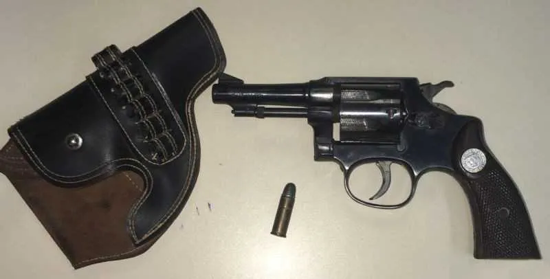 Parazinho estava com revólver calibre 32 dentro do Extra do Jardim Flamboyant e reagiu à prisão
