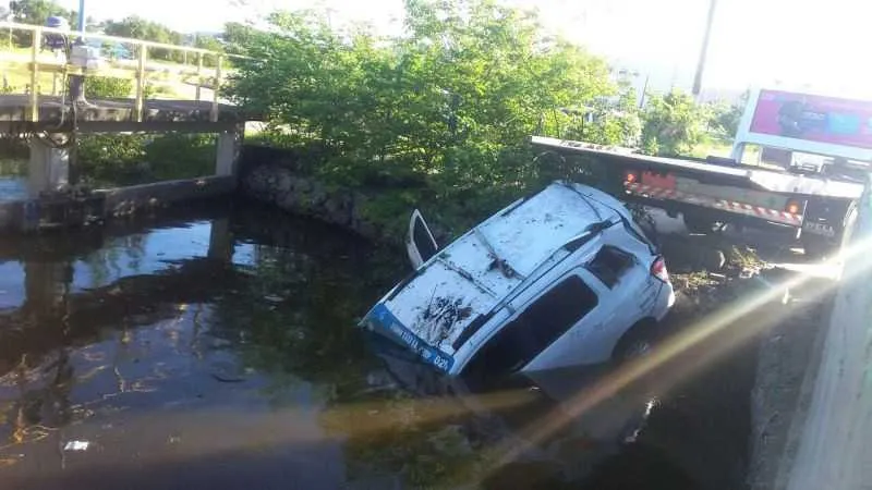 Taxista caiu dentro de ETE do bairro Lagos das Palmeiras