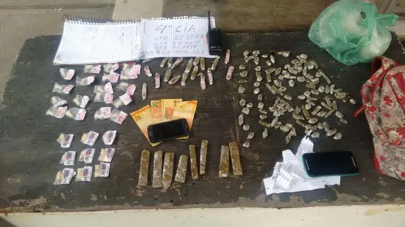 Os policiais militares localizaram os traficantes em Bacaxá