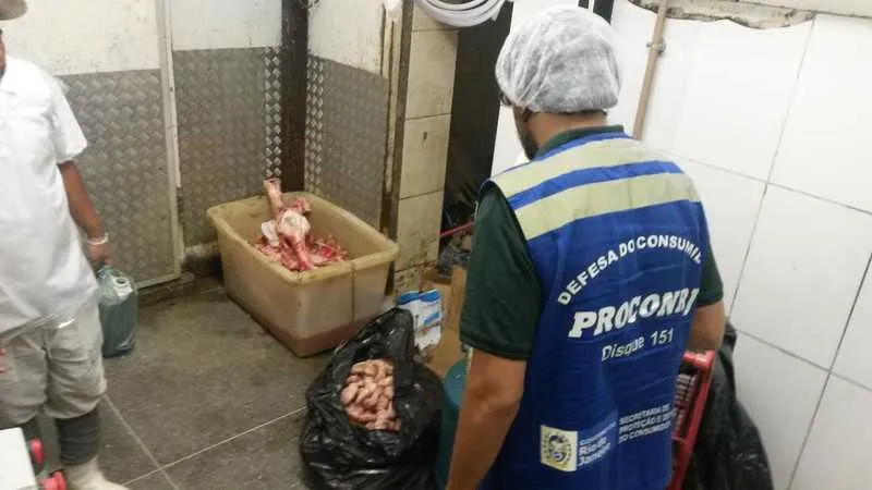Houve inutilização de 48kg de produtos impróprios ao consumo