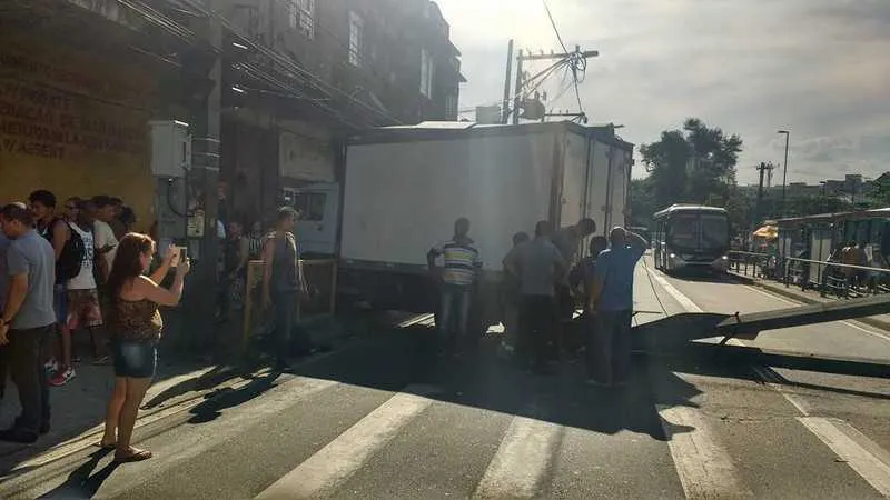 Imagem ilustrativa da imagem Acidente interrompe trânsito na Alameda São Boaventura
