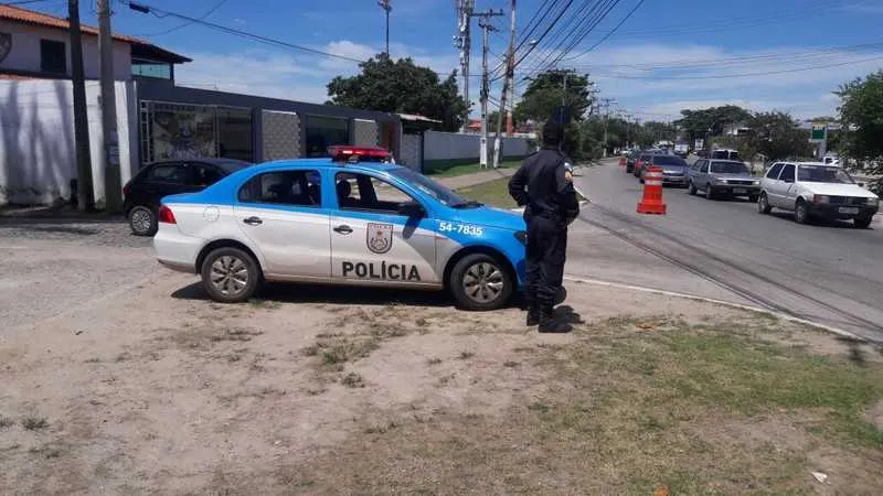 Policiais militares estiveram em vários locais em Cabo Frio, mas não conseguiram achar o preso