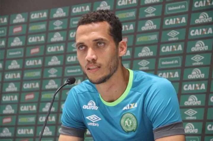 Imagem ilustrativa da imagem Acompanhar volta da Chapecoense é uma “montanha de emoções”, diz zagueiro Neto