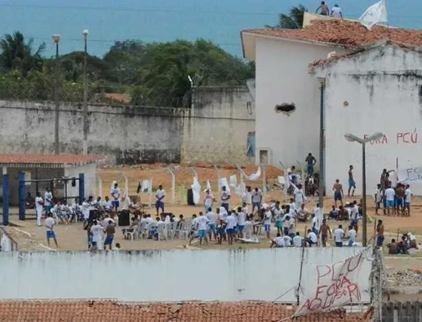 Imagem ilustrativa da imagem Em Alcaçuz, presos controlam chave de pavilhões e até entrada de comida