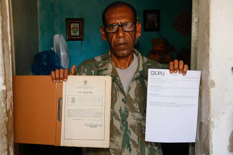 Marcos entrou na Marinha como soldado fuzileiro, em 1983, diz ter sido obrigado a dar baixa quatro anos depois, mesmo doente