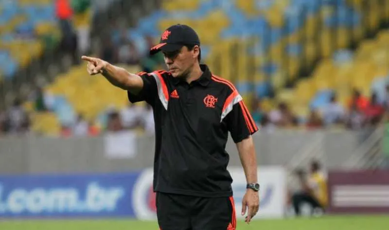  Entre os pontos positivos, o treinador destacou a atuação do peruano Miguel Trauco, que estreou