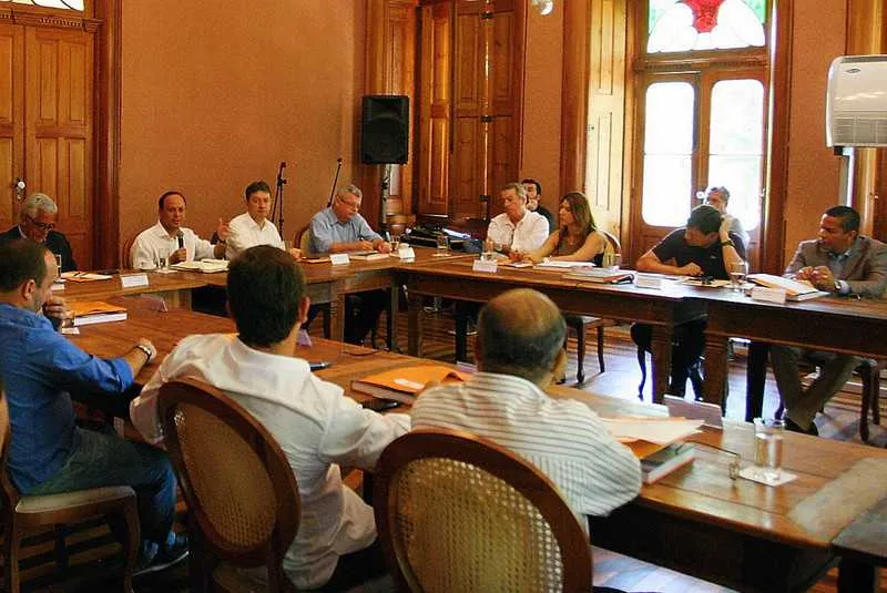 Encontro reuniu onze prefeitos, na manhã de ontem, no Solar do Jambeiro, no Ingá, em Niterói