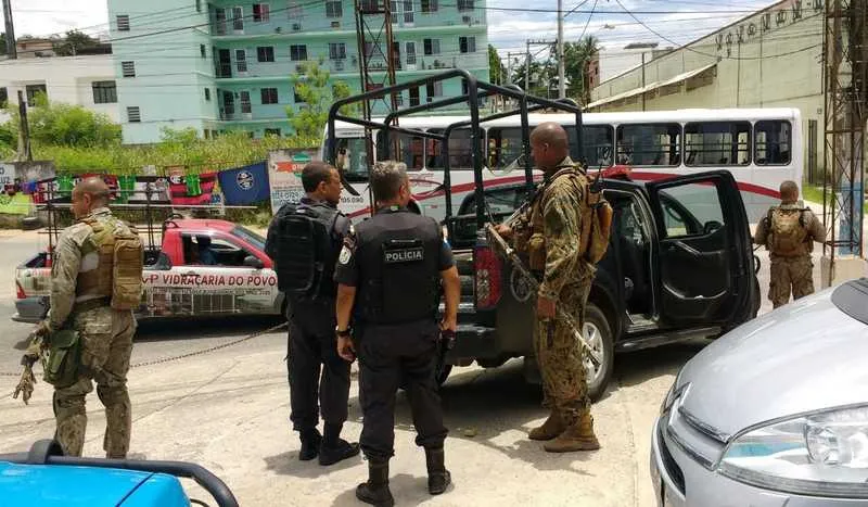  PMs verificaram informações sobre a localização dos corpos das vítimas no conjunto de favelas