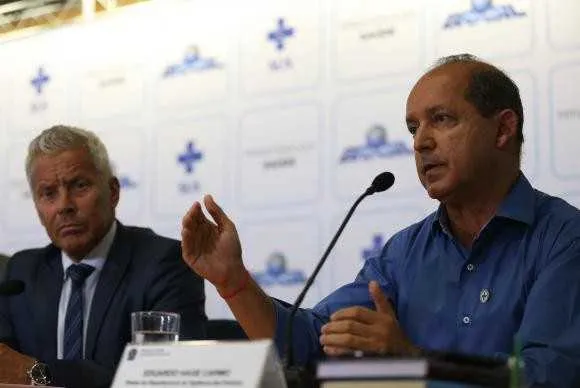 O diretor do Departamento de Vigilância das Doenças Transmissíveis, Eduardo Hage, divulga dados atualizados da situação da febre amarela nas regiões afetadas pela doença.